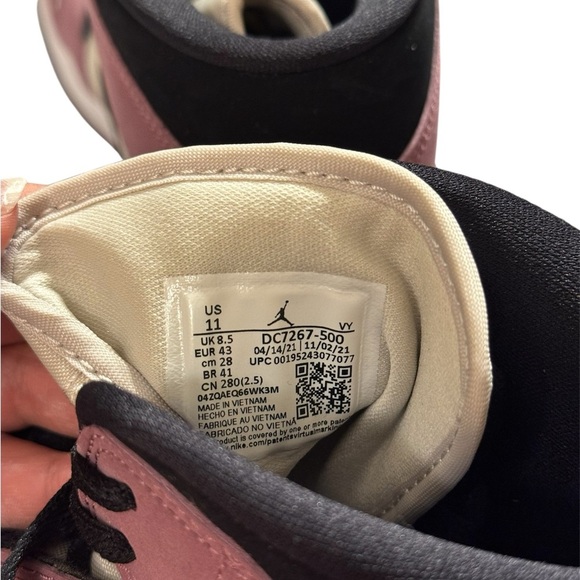 Women's Air Jordan 1 MID SE Berry Pink, Size 11 - Picture 7 of 7